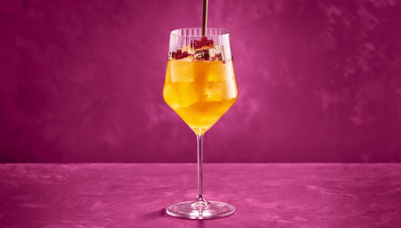 PEACH & PASSION FRUIT SPRITZ